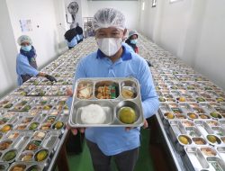 BGN Buka-bukaan, Baru 198 dari 10.012 Dapur MBG yang Punya Sertifikat Higiene