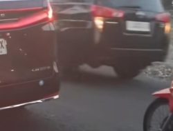 Stafsus Marah AHY Diviralkan Salip Mobil Sultan HB X Saat Lampu Merah