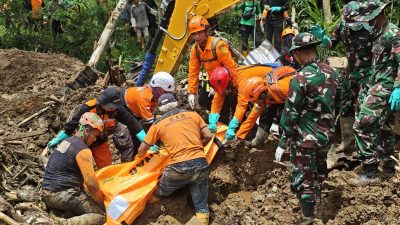Longsor Banjarnegara, tim SAR temukan lagi tujuh korban