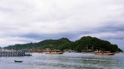 Waspada Cuaca Buruk, KSOP Tutup Pelayaran Kapal Wisata di Labuan Bajo